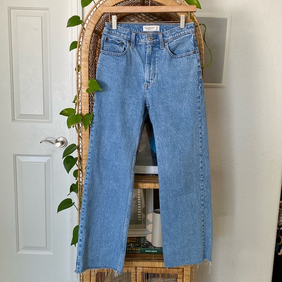 Abercrombie & Fitch Denim - Abercrombie & Fitch The 90s Relaxed Jean High Rise 26/2